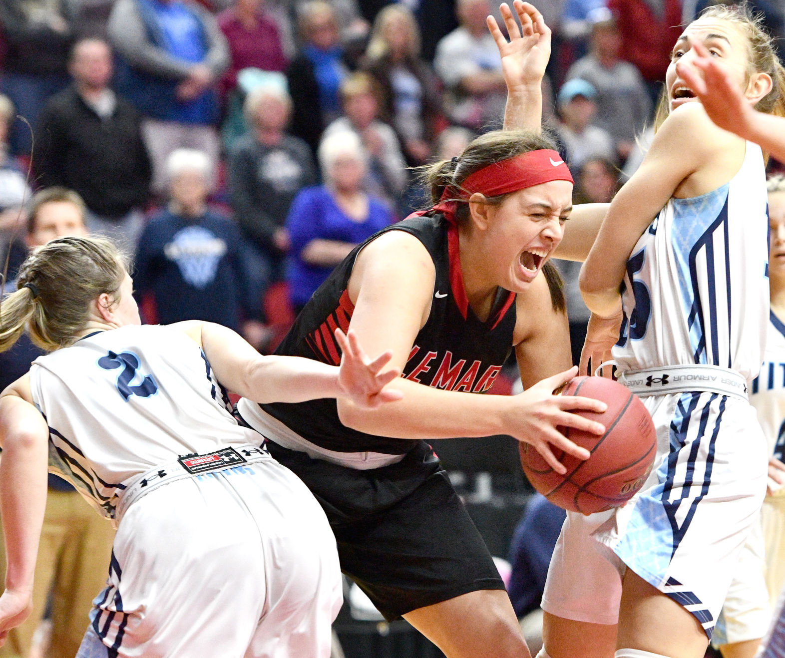 Le Mars vs Lewis Central state basketball